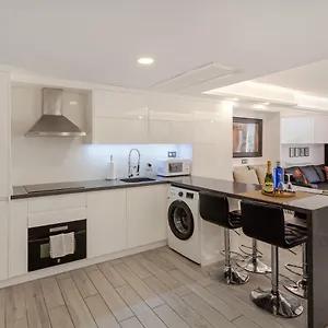 Modern & Elegant Loft Lägenhet
