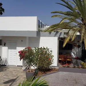 Del Ingles Villa *